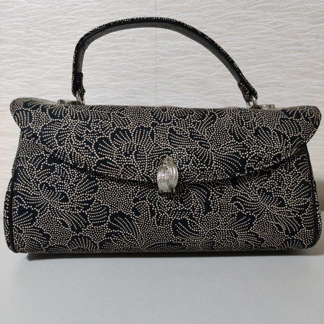 印傳屋　花柄刺繍 クラッチバッグ