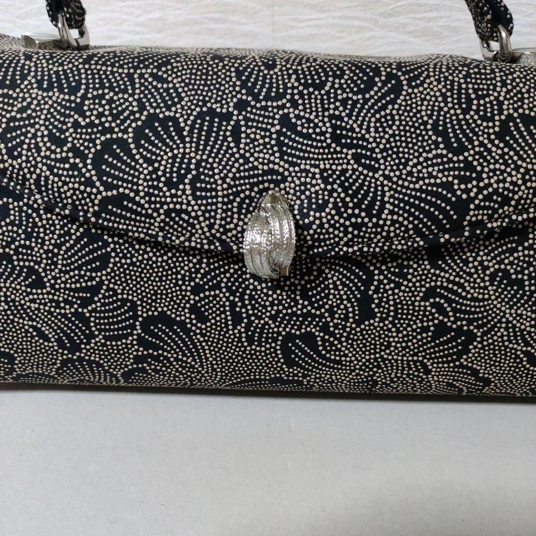 印傳屋　花柄刺繍 クラッチバッグ