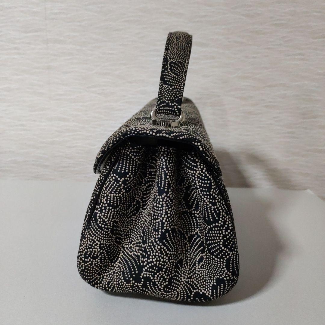 印傳屋　花柄刺繍 クラッチバッグ