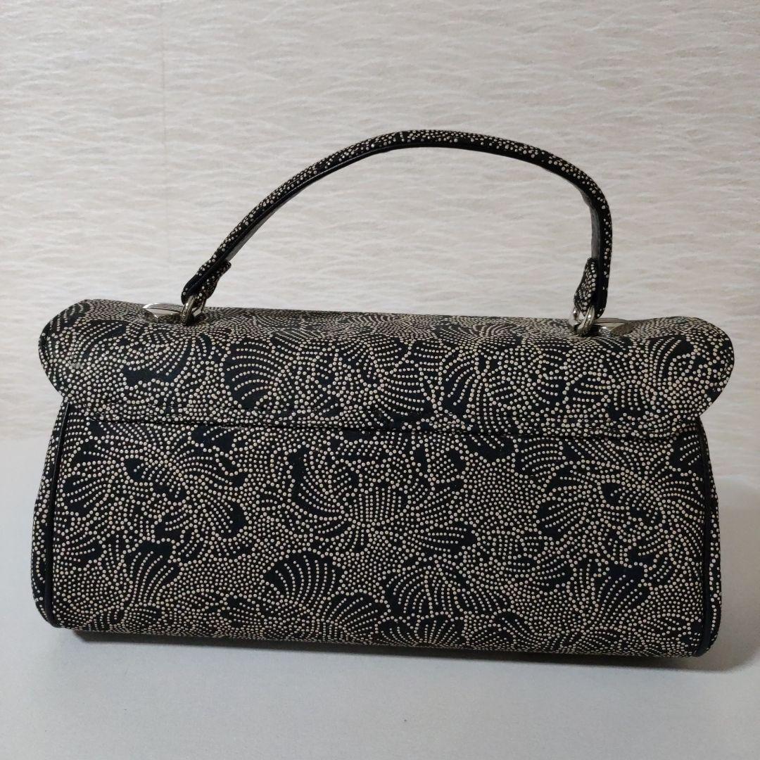 印傳屋　花柄刺繍 クラッチバッグ