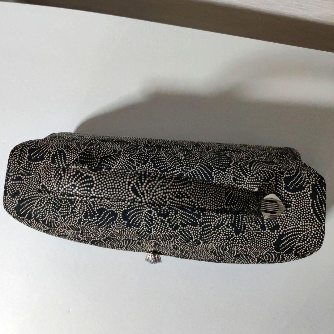 印傳屋　花柄刺繍 クラッチバッグ