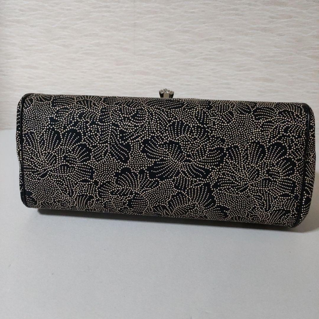 印傳屋　花柄刺繍 クラッチバッグ