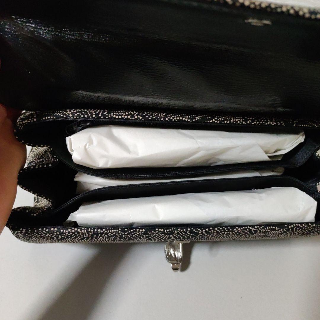 印傳屋　花柄刺繍 クラッチバッグ