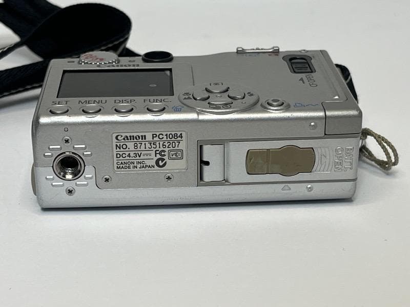 Canon キャノン　PC1084 デジタルカメラ　充電器、カード、ケース付
