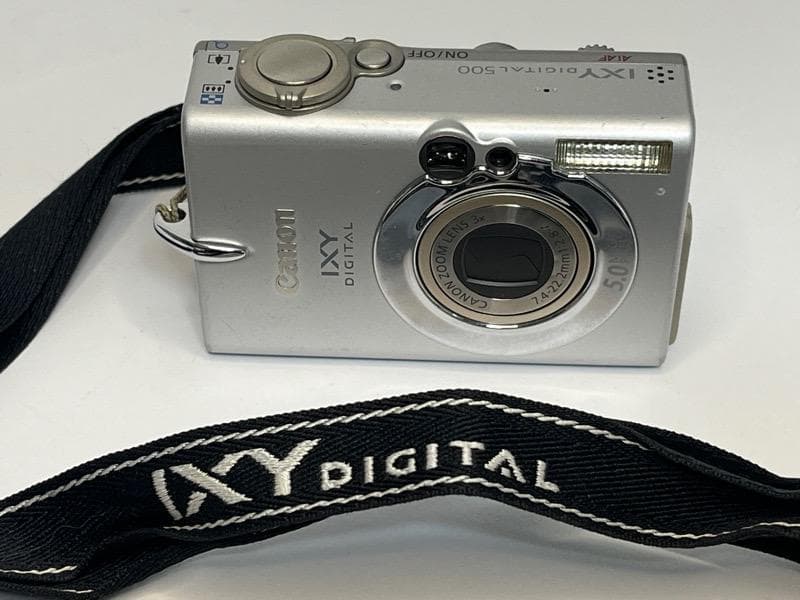 Canon キャノン　PC1084 デジタルカメラ　充電器、カード、ケース付