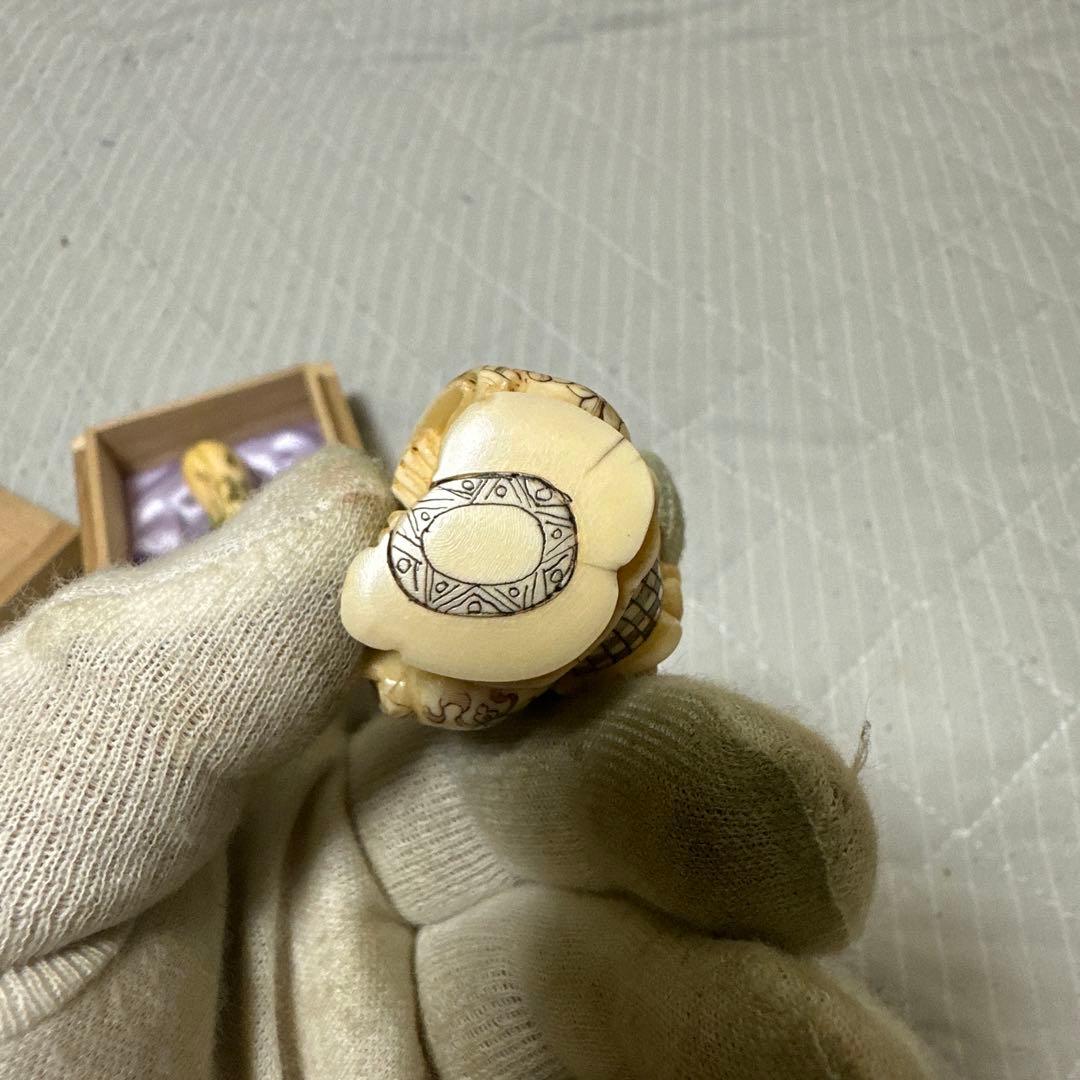 天然材質　根付け　唐子　寿老人　瓜虫　細密彫りまとめ三点　箱付き