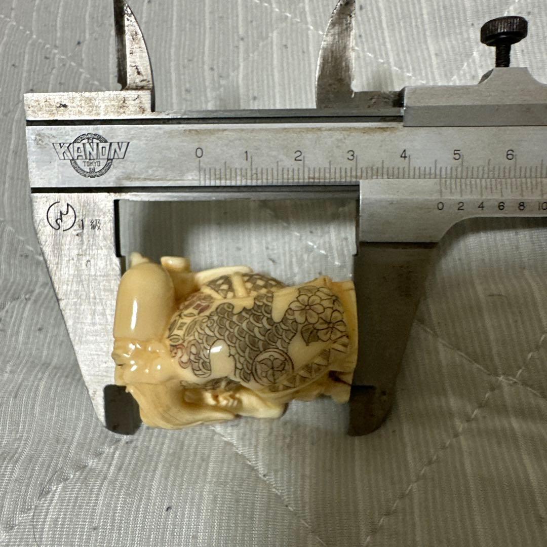 天然材質　根付け　唐子　寿老人　瓜虫　細密彫りまとめ三点　箱付き