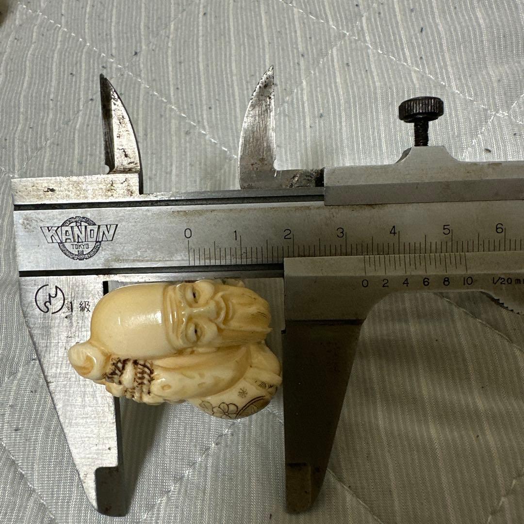 天然材質　根付け　唐子　寿老人　瓜虫　細密彫りまとめ三点　箱付き