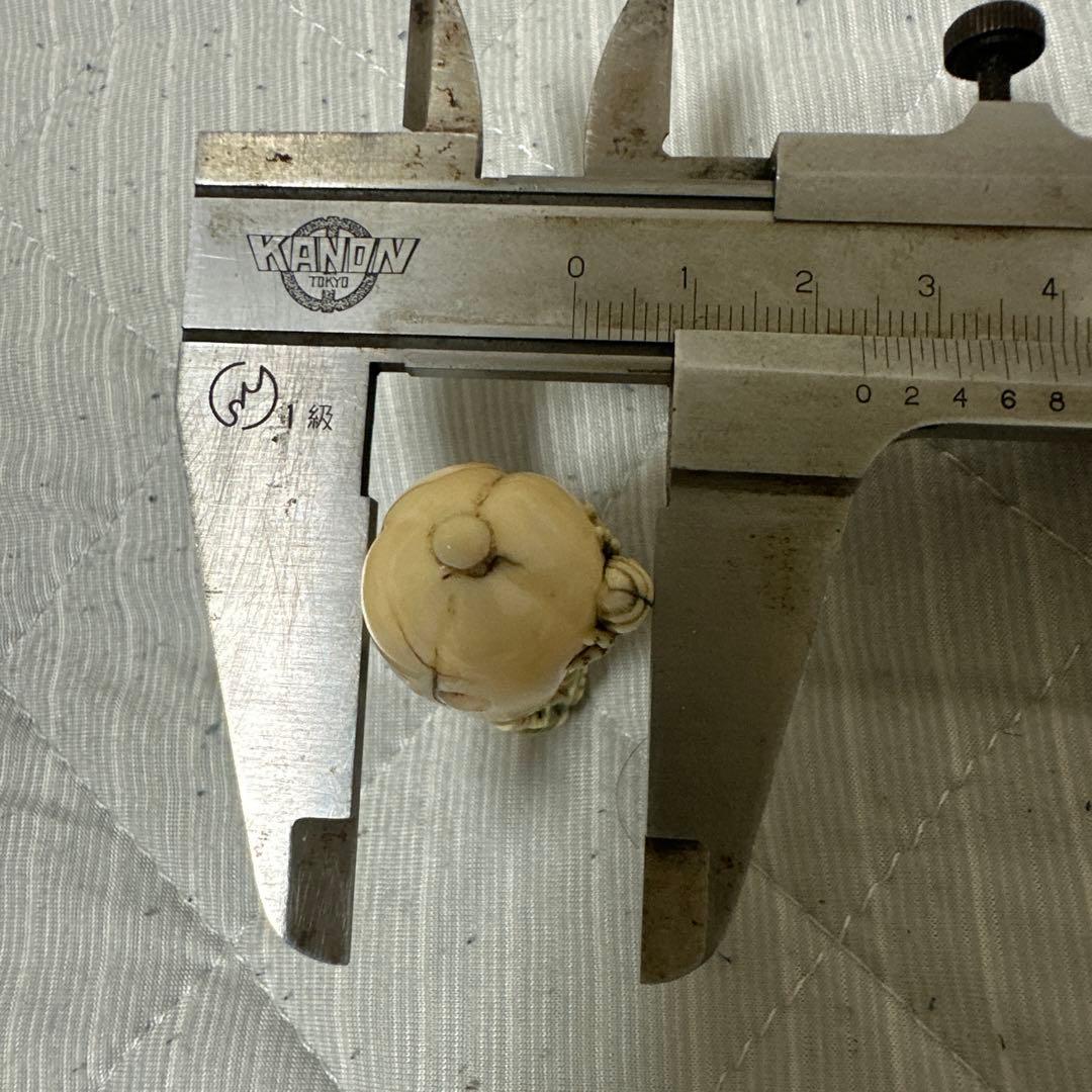 天然材質　根付け　唐子　寿老人　瓜虫　細密彫りまとめ三点　箱付き