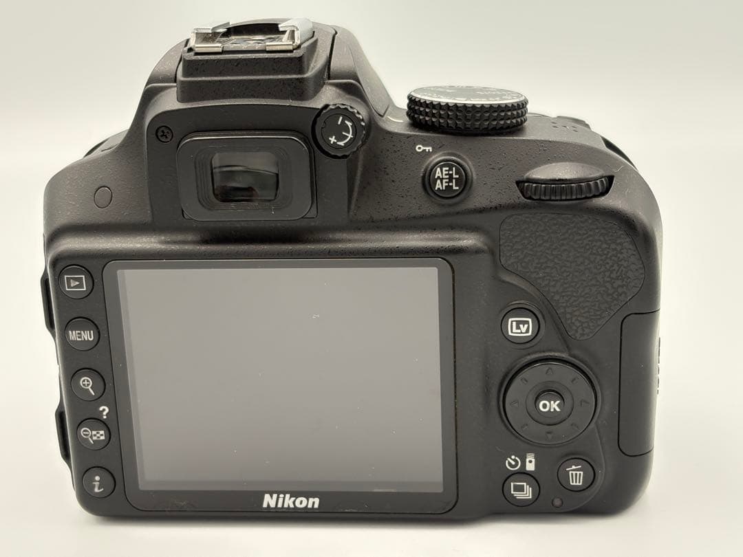 超美品　Nikon D3300 レンズキット SDカード付 低シャッター