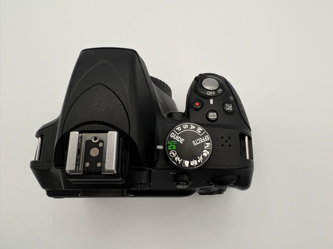 超美品　Nikon D3300 レンズキット SDカード付 低シャッター
