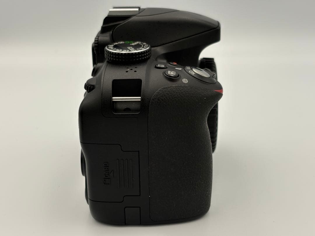 超美品　Nikon D3300 レンズキット SDカード付 低シャッター