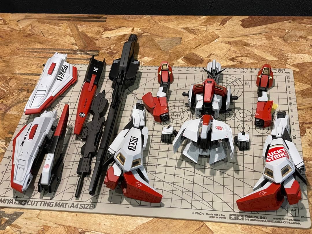 MG 1/100 MSZ-006LS Zガンダム 【ガンプラ完成品】