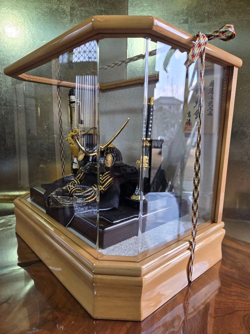 【一点限り】五月人形　兜　上杉謙信　ケース飾り　K48