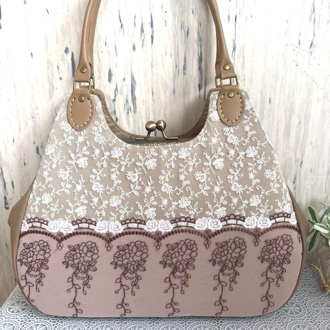 あおりがま口バッグ　花柄刺繍（白）×薔薇レース（ベージュ）ハンドメイド