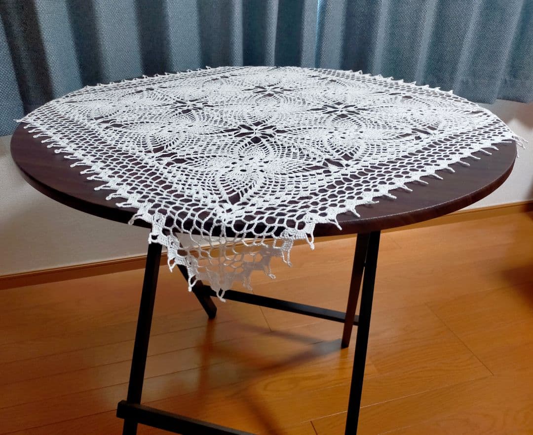 No.60『ホワイトのレース編みドイリー』（テーブルクロス）ハンドメイド