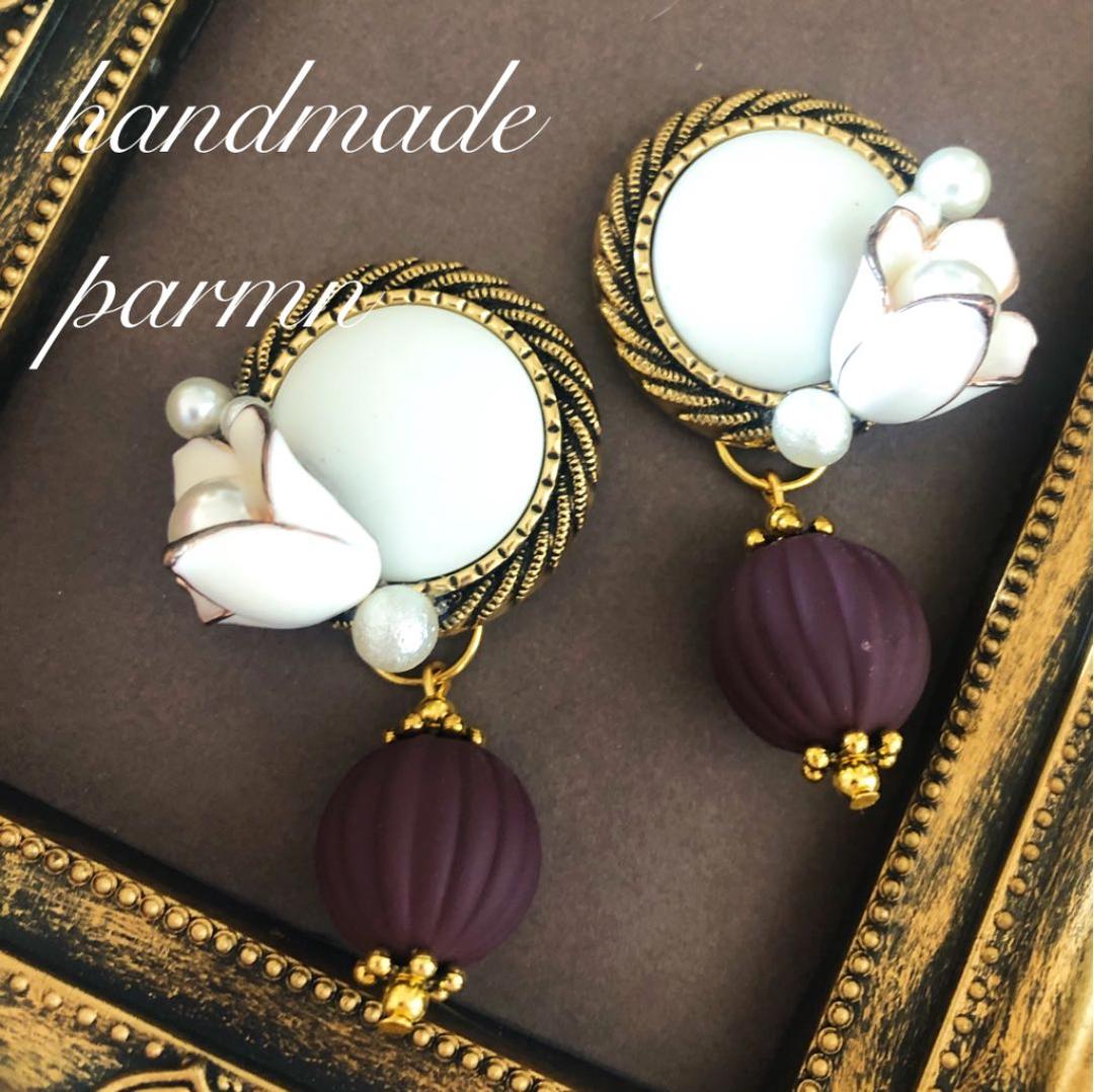 クリスマス♡大ぶりなヴィンテージボタンとフラワーパールのピアス／イヤリング