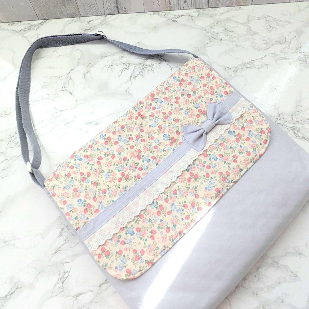 図書袋　絵本バッグ　通園バッグ　ショルダー　小花といちご　ブルー