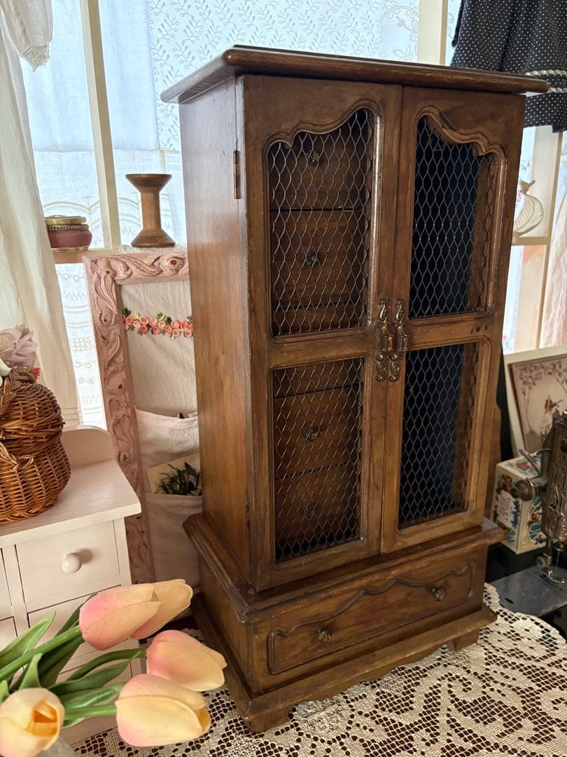 木製アクセサリーケース 扉付き ブラウン　アンティーク風　小物入れ