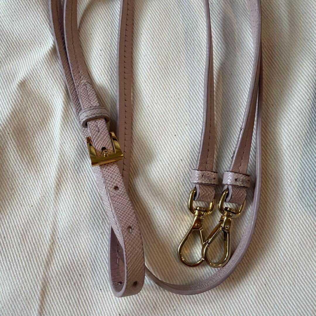 プラダ　iPhone15ケース