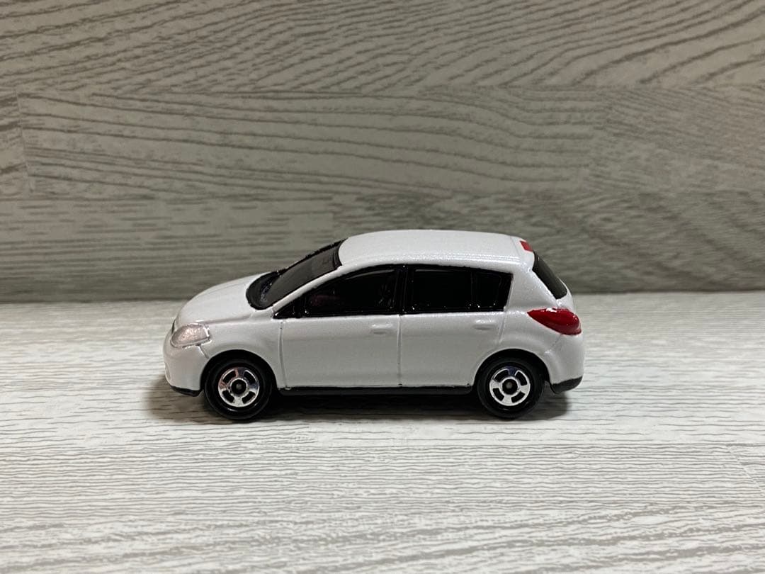 非売品　トミカ　日産　ティーダ　ホワイトパール