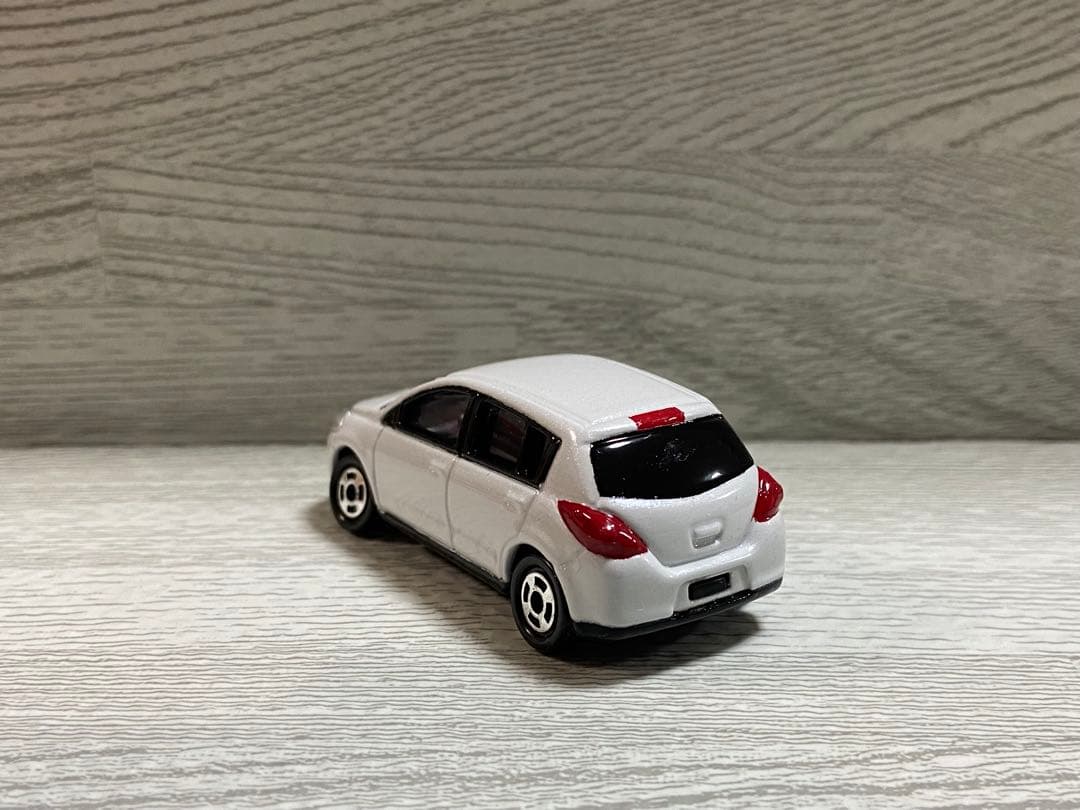 非売品　トミカ　日産　ティーダ　ホワイトパール