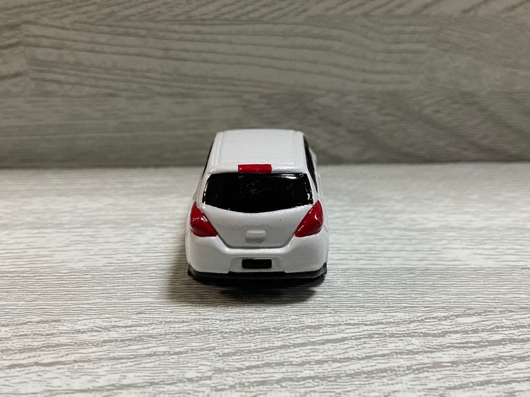 非売品　トミカ　日産　ティーダ　ホワイトパール