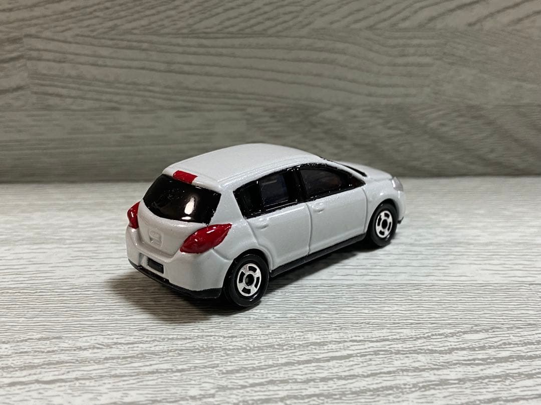 非売品　トミカ　日産　ティーダ　ホワイトパール