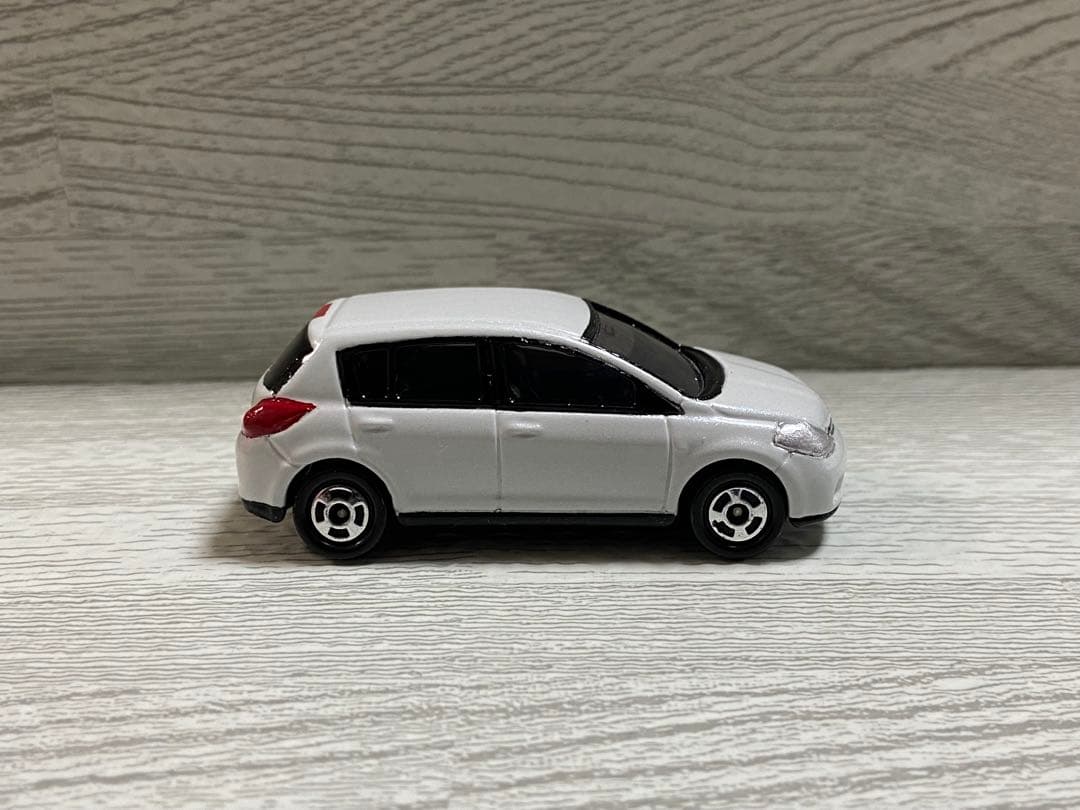 非売品　トミカ　日産　ティーダ　ホワイトパール