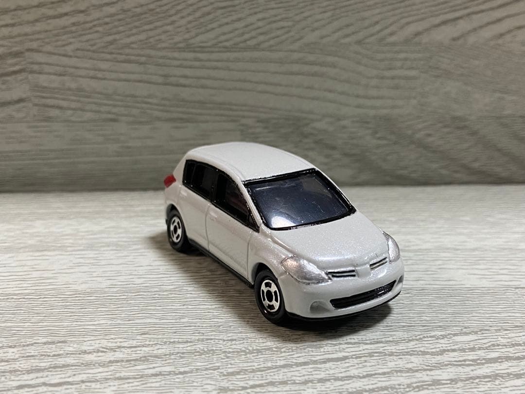 非売品　トミカ　日産　ティーダ　ホワイトパール