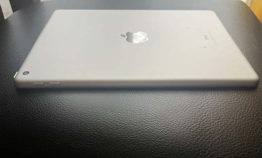 【ジャンク品】Apple iPad 第6世代 Wi-Fiシルバー 本体