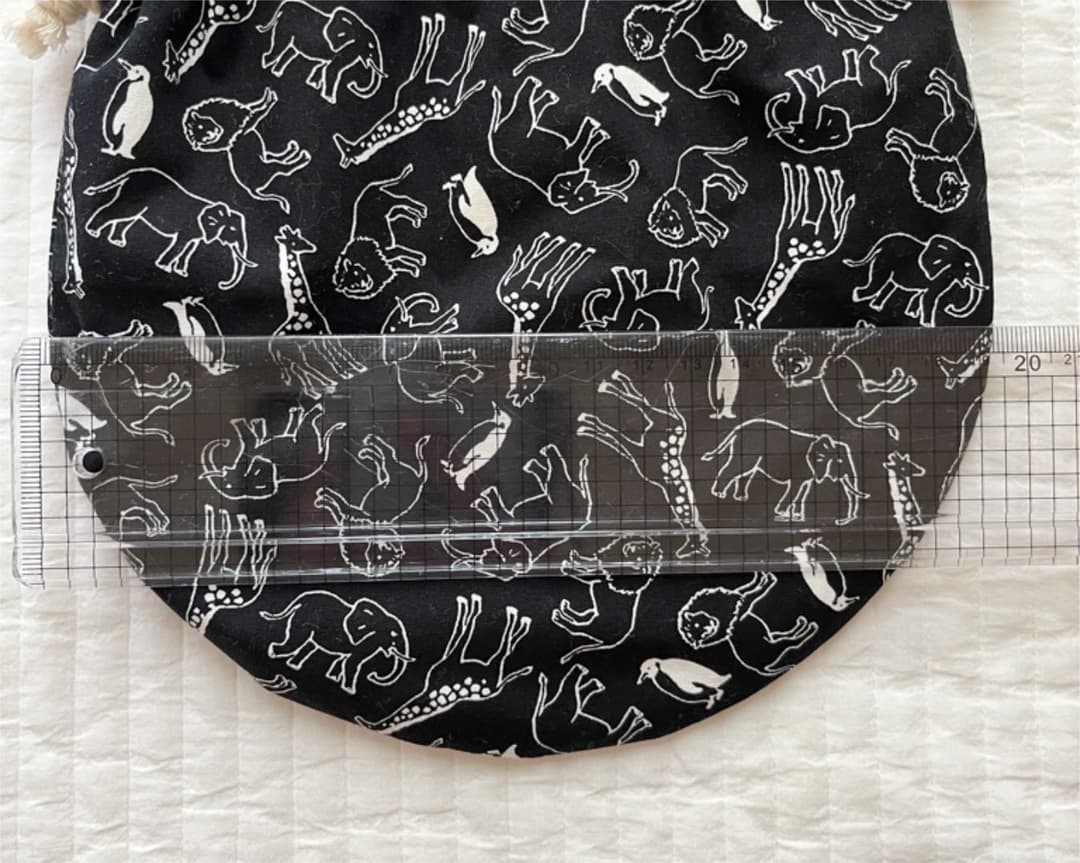 ✳︎専用✳︎SALE✳︎ハンドメイド✳︎アニマル柄　丸型巾着　ブラック