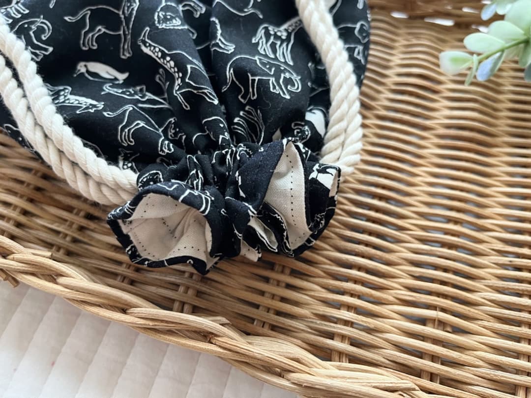 ✳︎専用✳︎SALE✳︎ハンドメイド✳︎アニマル柄　丸型巾着　ブラック