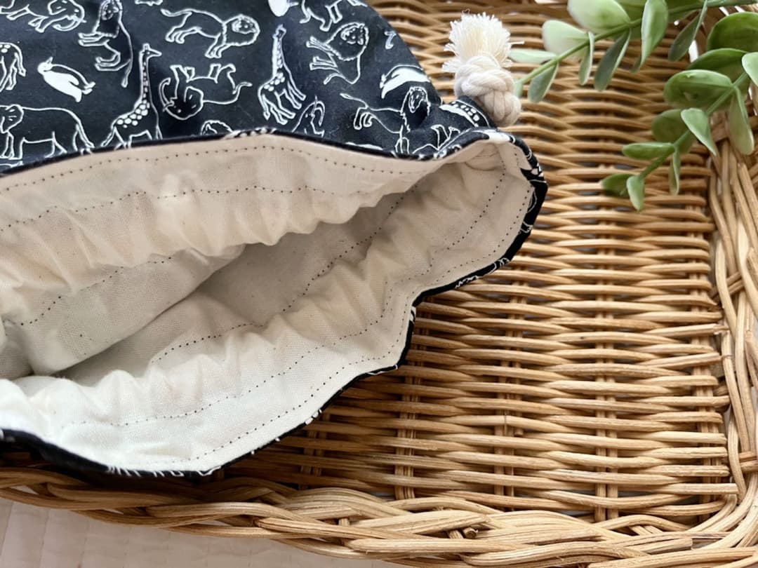 ✳︎専用✳︎SALE✳︎ハンドメイド✳︎アニマル柄　丸型巾着　ブラック