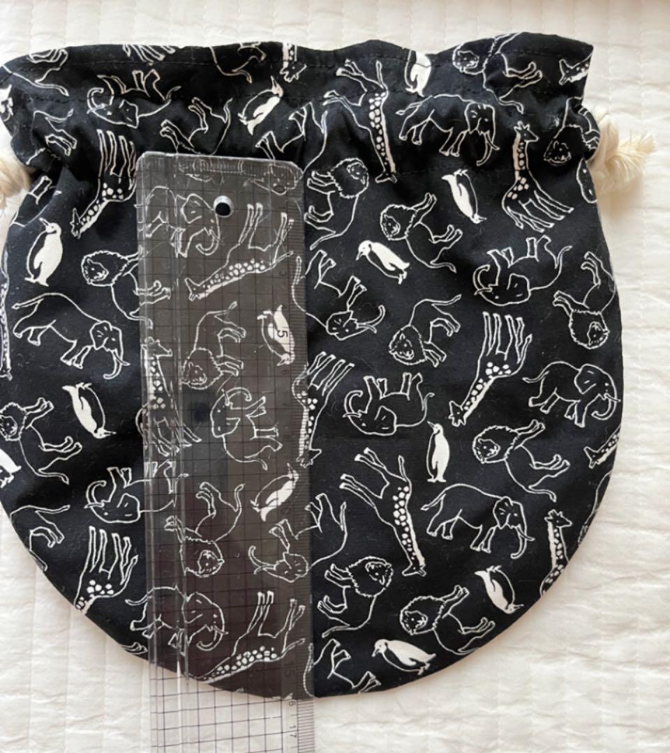 ✳︎専用✳︎SALE✳︎ハンドメイド✳︎アニマル柄　丸型巾着　ブラック