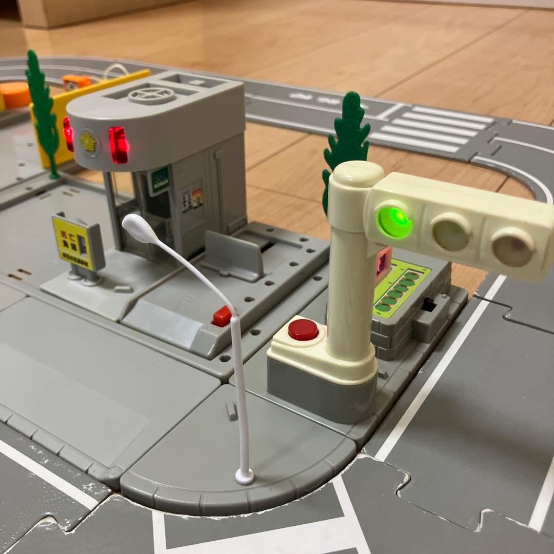 トミカタウン 洗車場 交番 駐車場 信号機×2 歩道橋 つながる道路