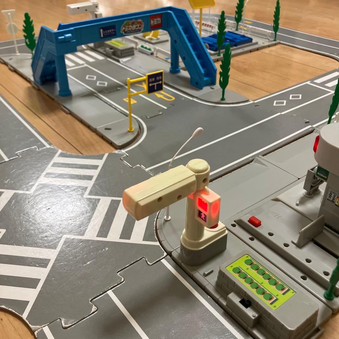 トミカタウン 洗車場 交番 駐車場 信号機×2 歩道橋 つながる道路