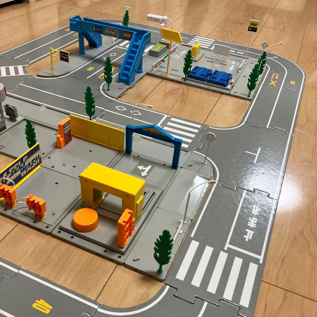 トミカタウン 洗車場 交番 駐車場 信号機×2 歩道橋 つながる道路