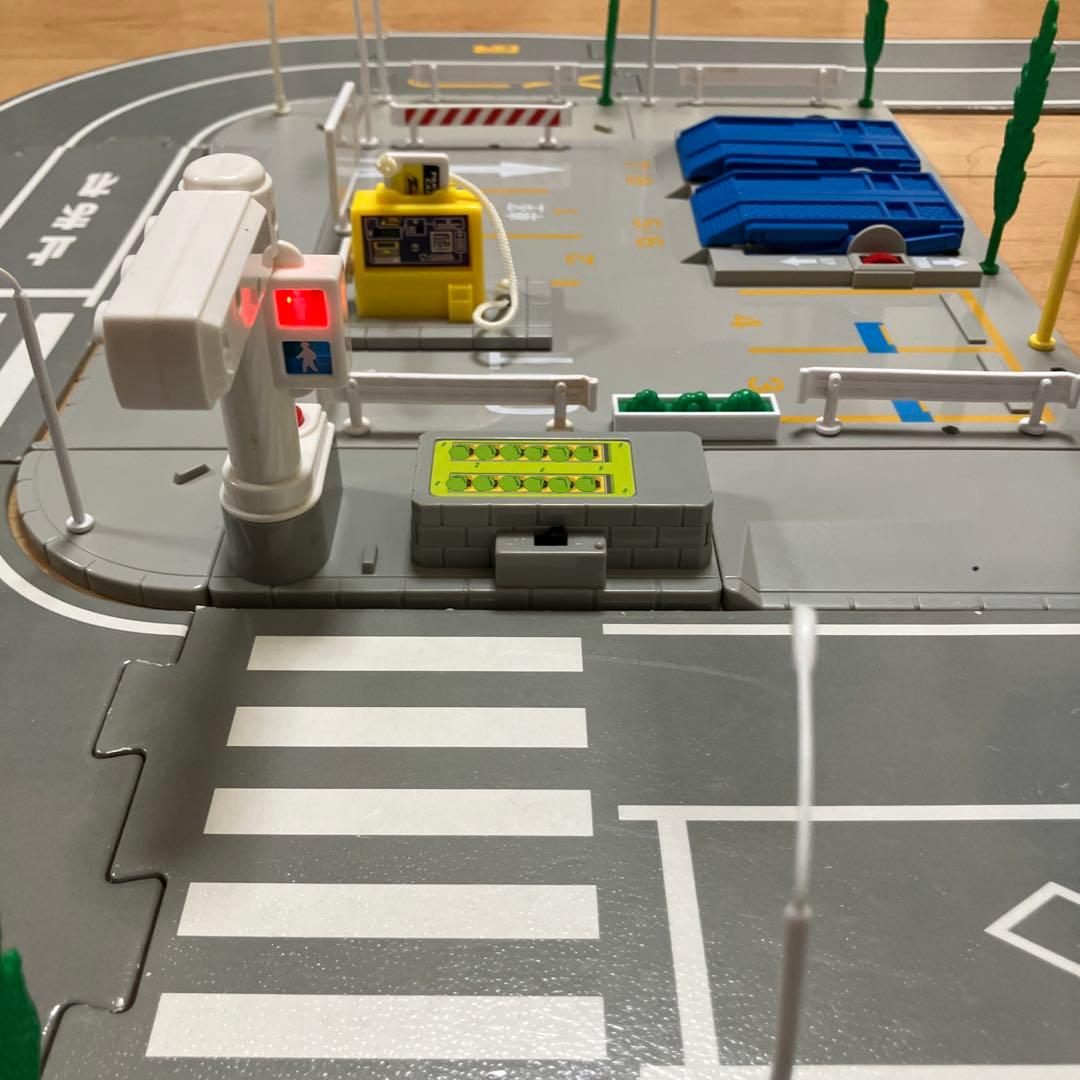 トミカタウン 洗車場 交番 駐車場 信号機×2 歩道橋 つながる道路