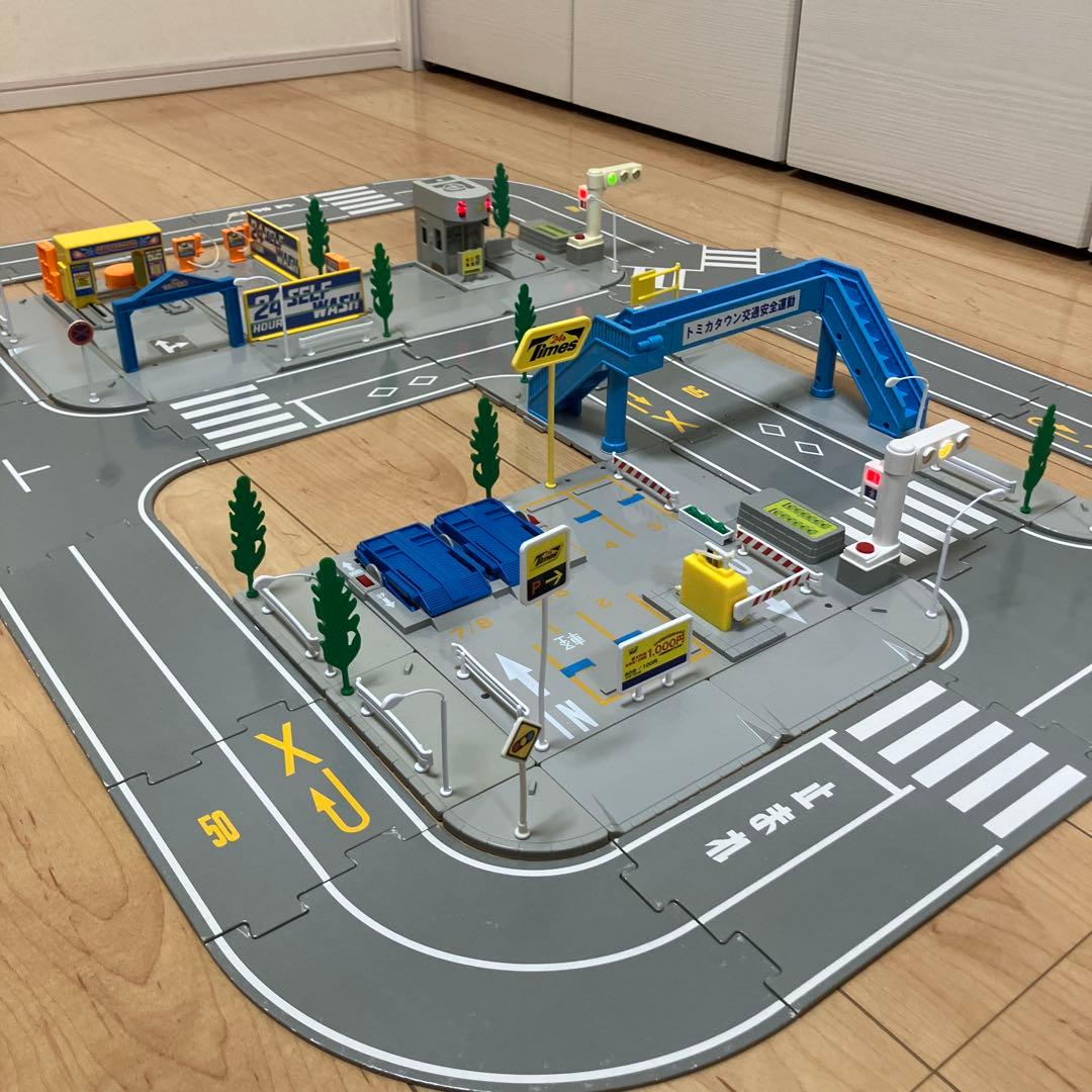 トミカタウン 洗車場 交番 駐車場 信号機×2 歩道橋 つながる道路