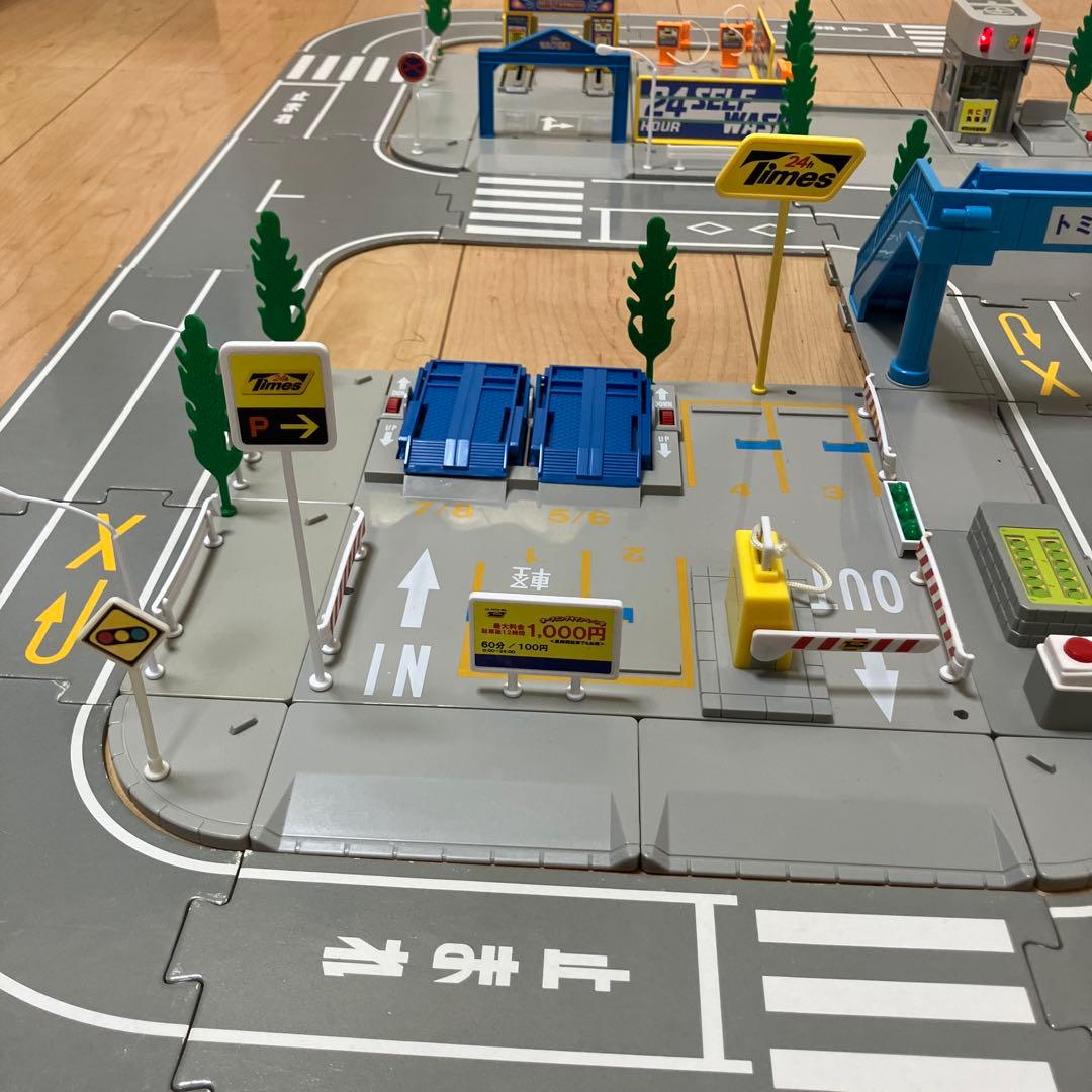 トミカタウン 洗車場 交番 駐車場 信号機×2 歩道橋 つながる道路