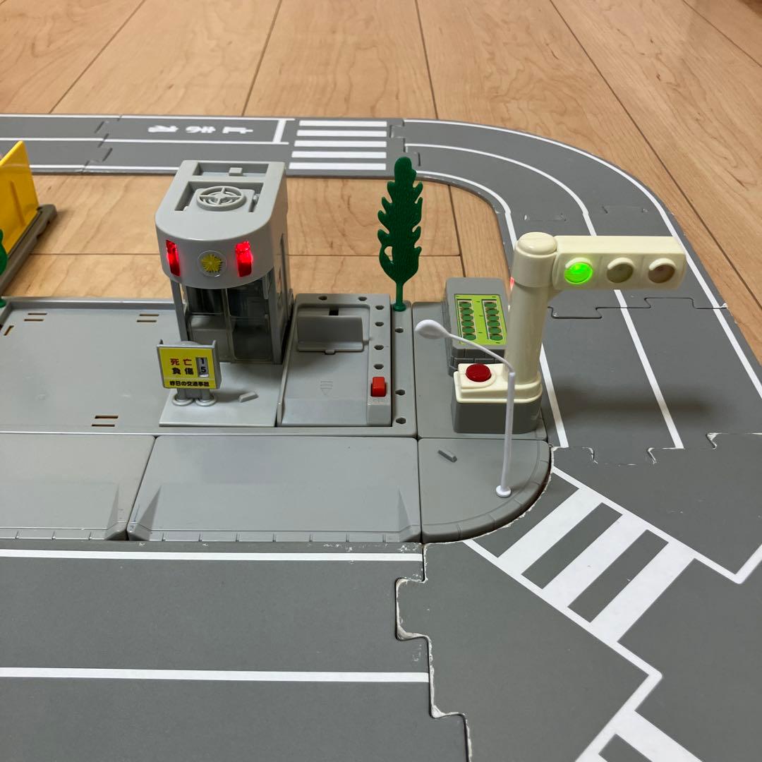 トミカタウン 洗車場 交番 駐車場 信号機×2 歩道橋 つながる道路