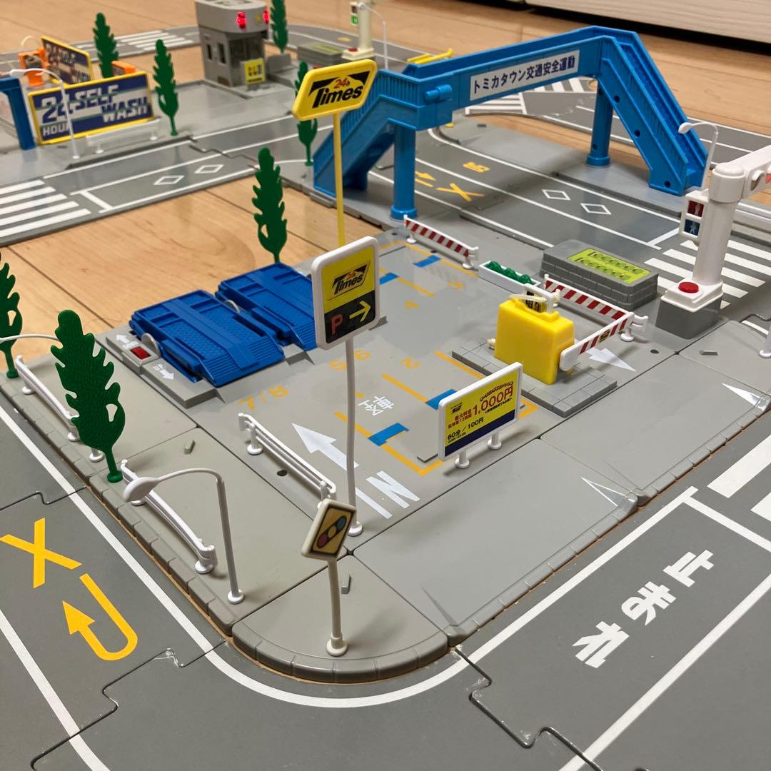 トミカタウン 洗車場 交番 駐車場 信号機×2 歩道橋 つながる道路