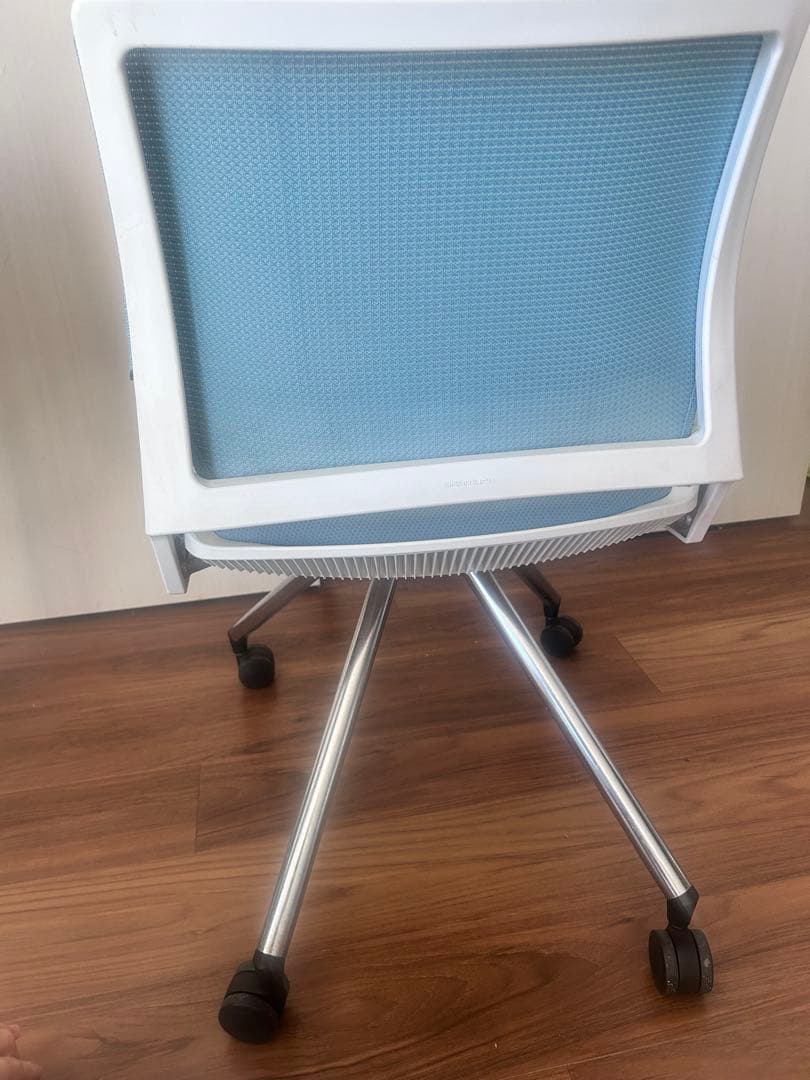 2脚　オカムラ クリール 4本脚 背メッシュ ホワイトシェル 肘無し セージ