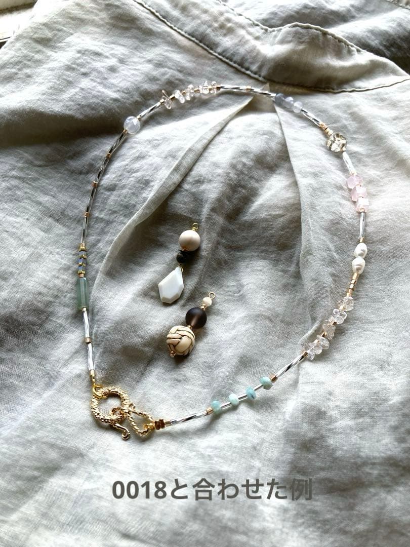 no.48 クリアトパーズと淡水パールのネックレス