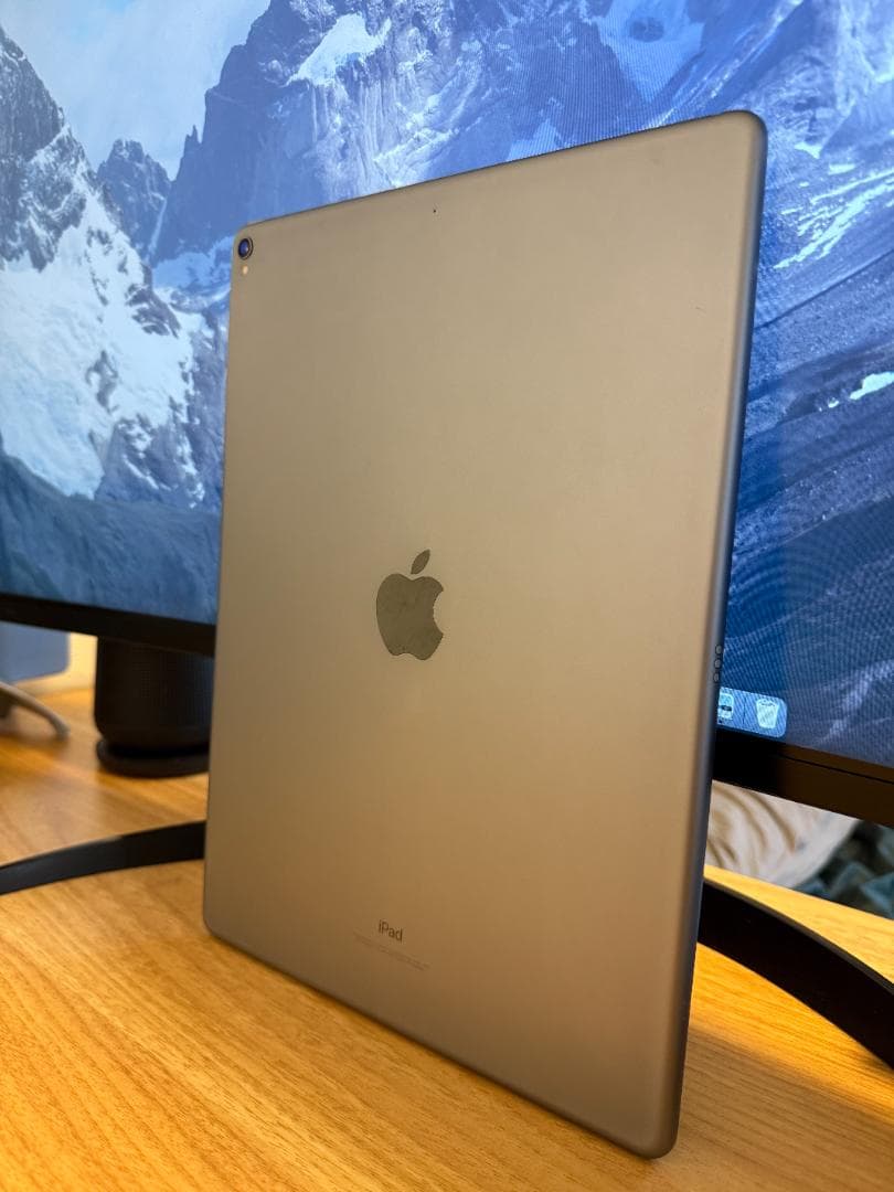 【ジャンク】第2世代iPad Pro + 純正キーボード付き