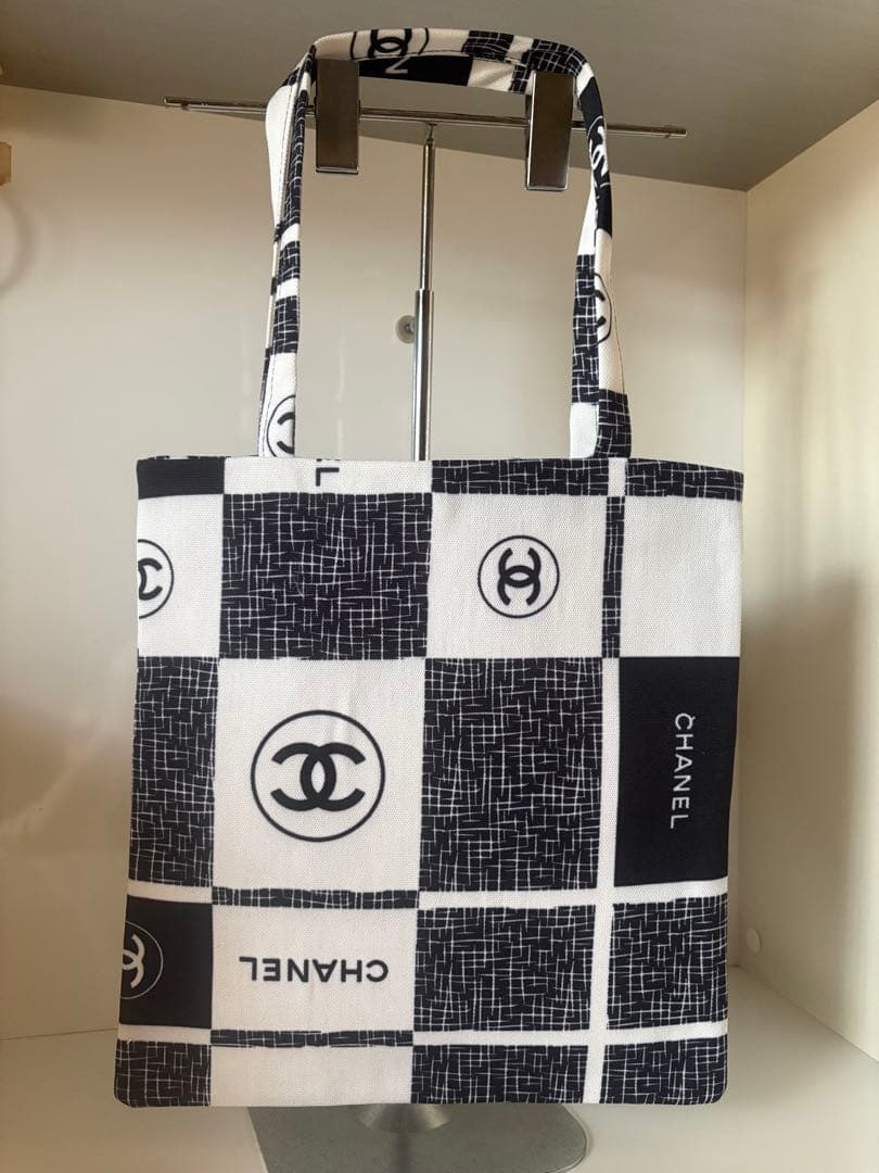 CHANEL シャネル　ホワイト＆ブラックデザイントートバッグ　ノベルティ