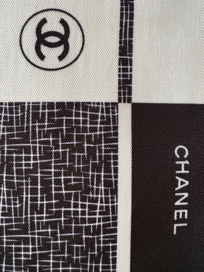 CHANEL シャネル　ホワイト＆ブラックデザイントートバッグ　ノベルティ