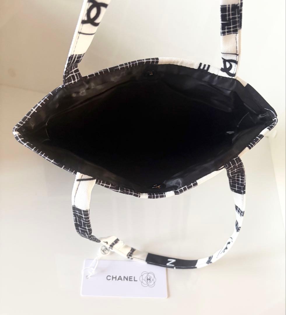 CHANEL シャネル　ホワイト＆ブラックデザイントートバッグ　ノベルティ