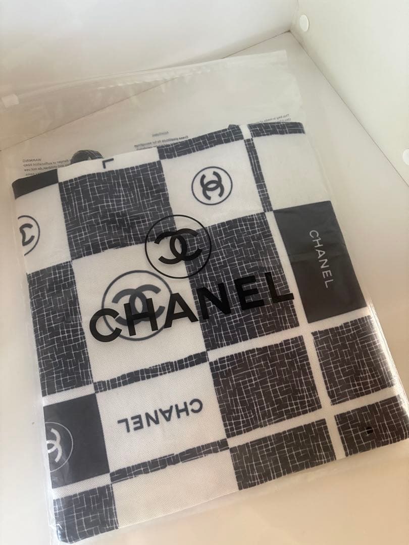 CHANEL シャネル　ホワイト＆ブラックデザイントートバッグ　ノベルティ